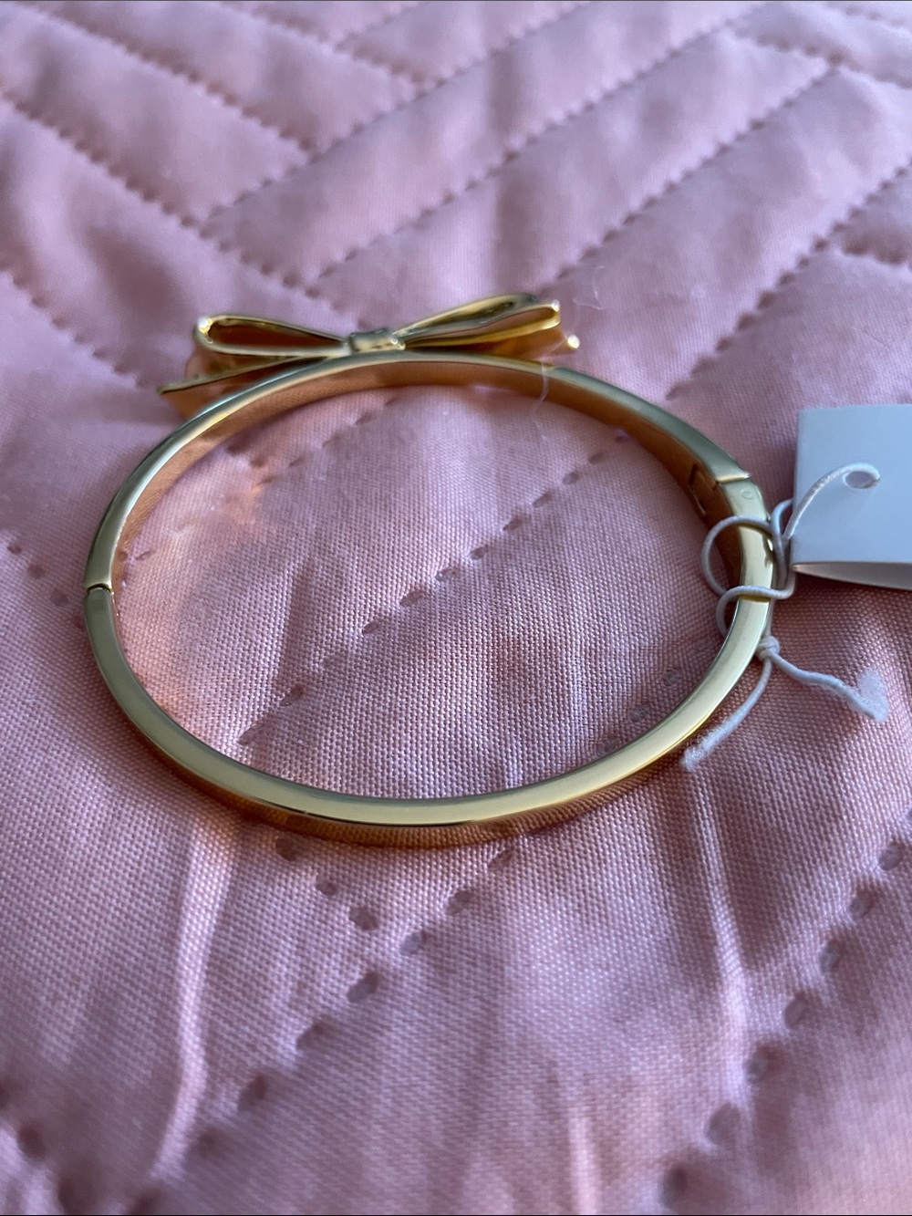 kate spade gold-tone bow bangle with clasp NWT - Picture 2 of 7
